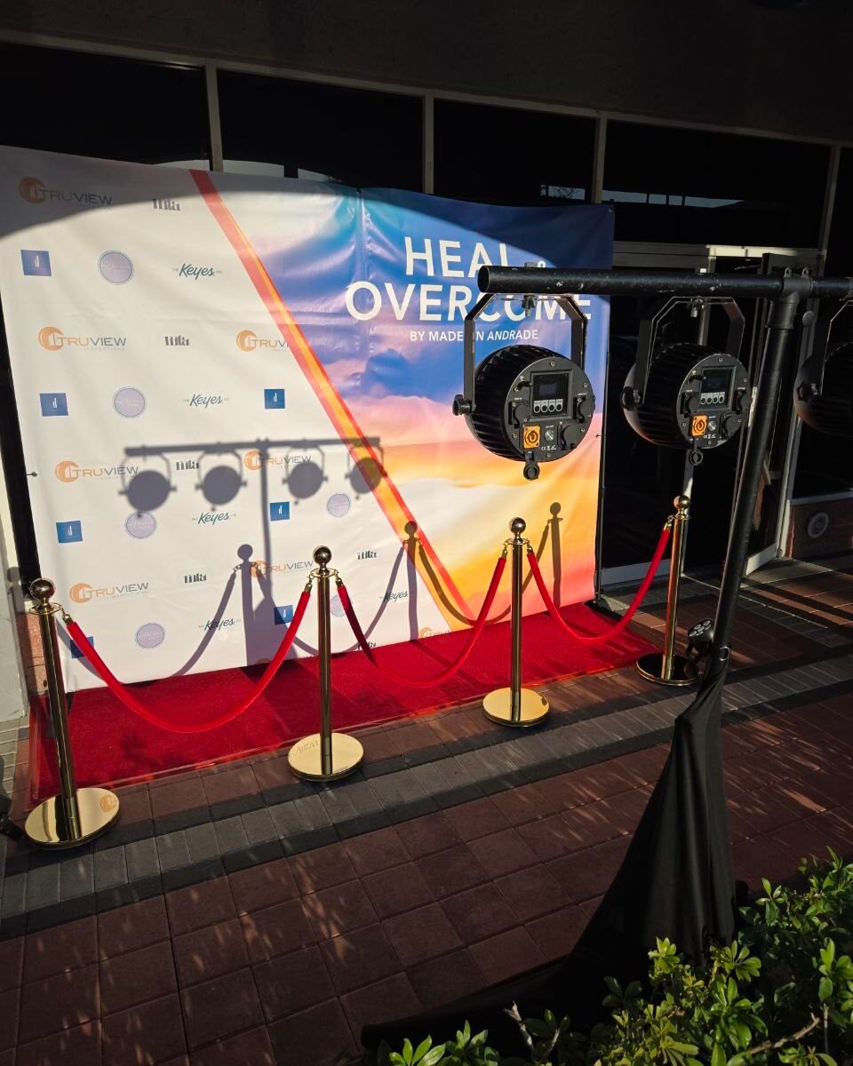 Red Carpet 4`x12` and Base for display of a step-and-repeat banner with Pro LED Video Lights - Image 4